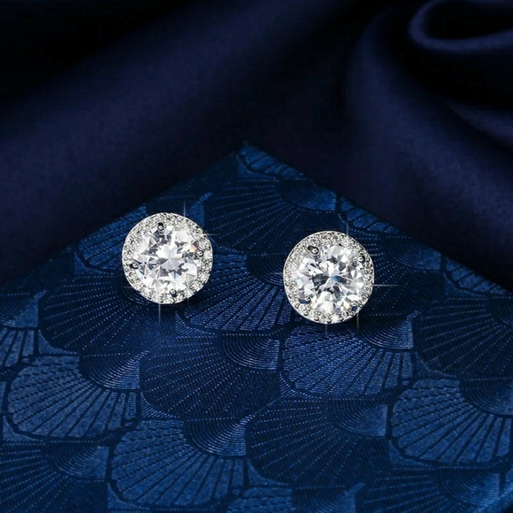 Round Simulated Diamonds Stud Earrings - Picture 4 of 6
